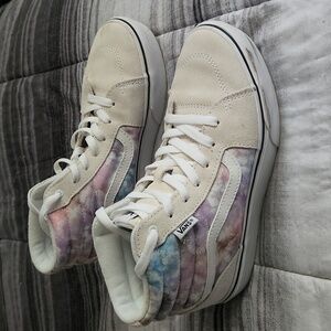 Vans tennis shoes off white leather upper w/multi color brand new. Size 5.5 ❣️❣️